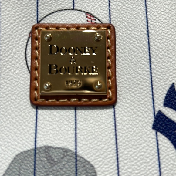 NWT Authentic Yankees Tammy Tote - Picture 3 of 13